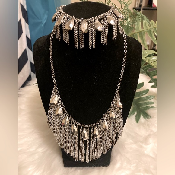 Other - NWT! Gorgeous Silver Necklace, Earrings and Bracelet Set! Ready to Ship!